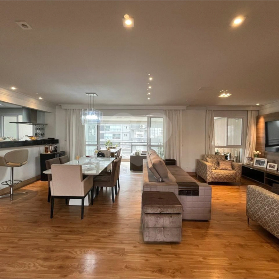 Apartamento á venda com 200m² - Bosque da Saúde