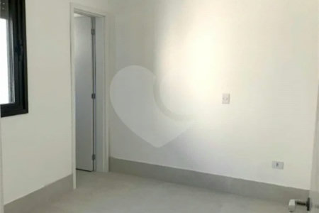 Sobrado com 194m² , 3 dormitórios , sendo 1 suíte , 4 vagas , à venda na Vila Pires , em Santo André.