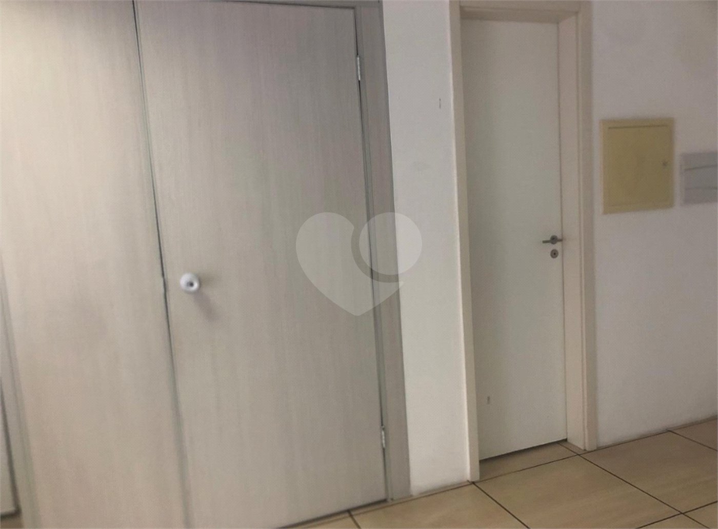 Otima sala comercial com sacada e uma vaga para auto no Nova América Office em Santo Amaro.