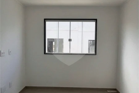 Casa duplex com 4 quartos, piscina e área gourmet, em condomínio com lazer completo e localização estratégica ao lado do Park Shopping.