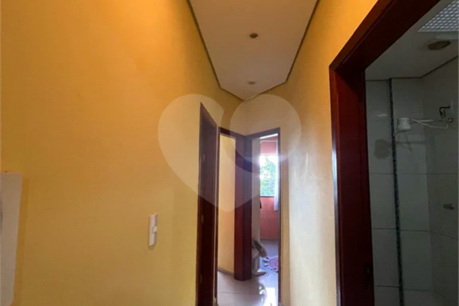 Casa ampla no bairro Terra Rica com 3 pavimentos e excelente estrutura.