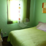 Apartamento à venda com 3 quartos, sendo 1 suíte, e 4 banheiros no total.