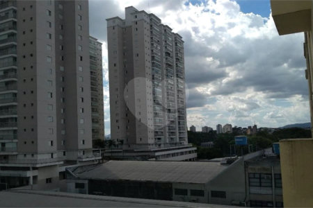 Apartamento com três dormitórios no Bom Retiro.
