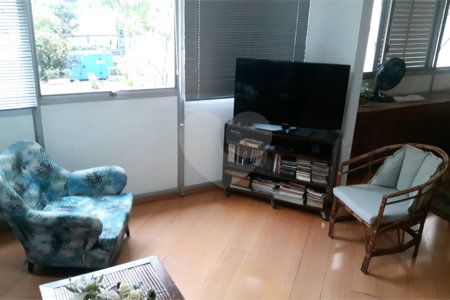 Apartamento de 2 quartos à venda perto do Metrô Paraíso! Excelente localização!