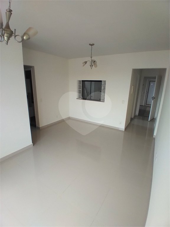 Apartamento com 3 dormitórios sendo 1 suíte.