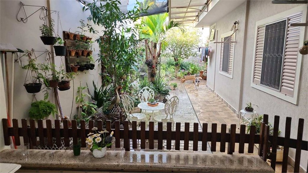 Casa térrea no Jardim Hikare