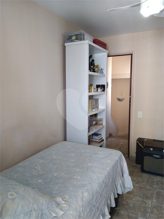 Apartamento duplex, espaçoso, ensolarado. Ideal para uma bela modernização.