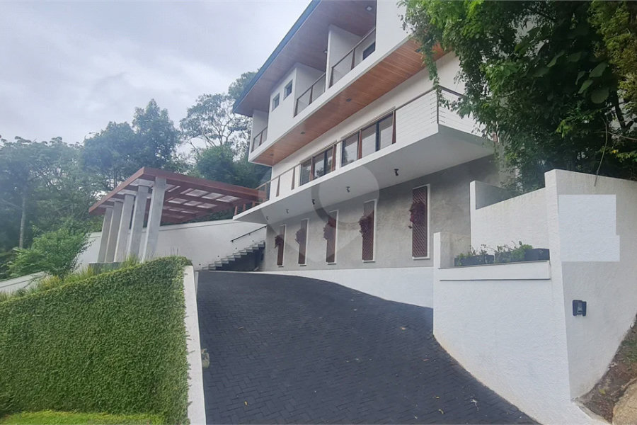 Casa à venda com 3 suítes no condomínio Alpes da Cantareira, Mairiporã - SP