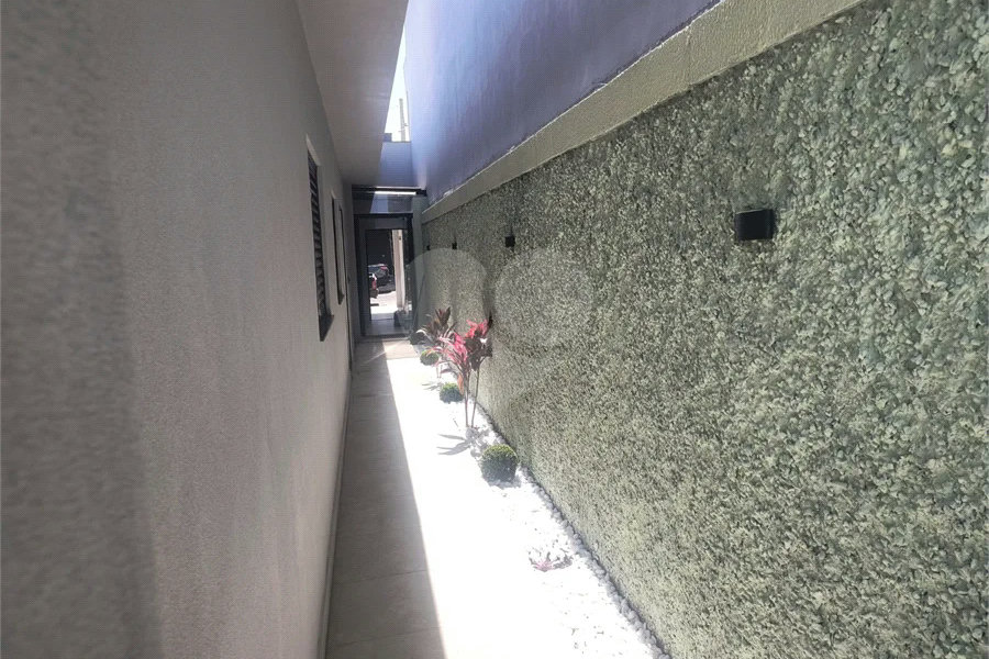 casa térrea, recém construida, 3 dormitórios sendo 1 suíte, 2 vagas de garagem, piscina e espaço gourmet