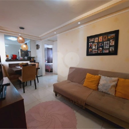 Apartamento no Condomínio Monte Azul .