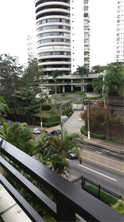 Apartamento à venda com 3 quartos, sendo 1 suíte,  em Morumbi, São Paulo, SP