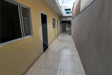 Casa Térrea com 2 dormitórios.