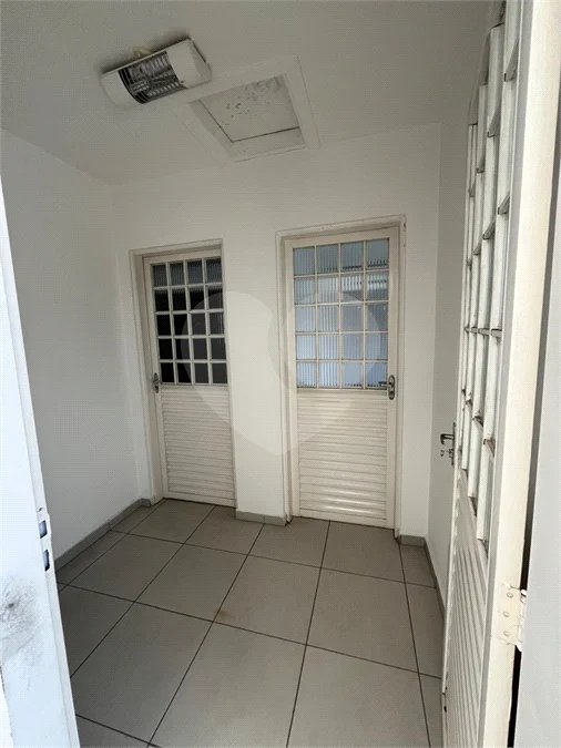 Ótimo Prédio Comercial !! Vende Total ou Aluga andar superior..OPORTUNIDADE !