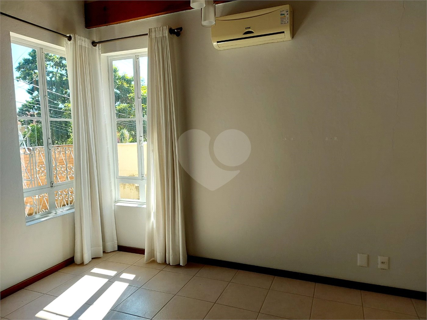 Casa charmosa e elegante localizada no deslumbrante Condomínio Villagio Capriccio Louveira SP