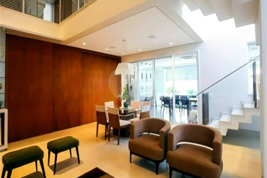 Casa de Alto Padrão em Condomínio com 4 suítes.