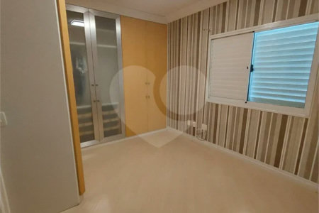 Sobrado á venda com 102m²- Vila Bertioga.
