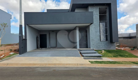 Casa à venda com 2 quartos, sendo 1 suíte,  no condomínio Residencial Villeneuve, São Carlos - SP