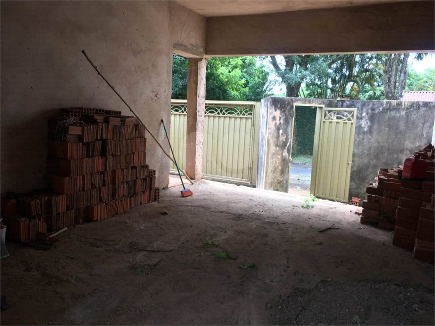 Terreno no Jd. Santa Felícia dispondo de 300m² muito bem localizado