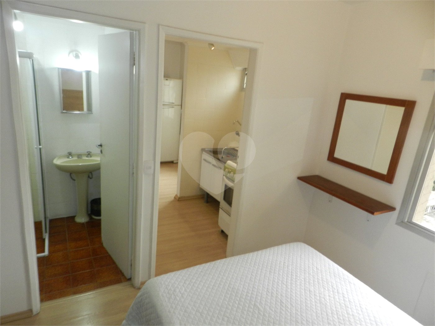 Apartamento mobiliado na Bela Vista de 36m² com 1 vaga de garagem.