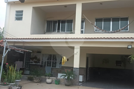 Casa com 4 quartos, 2 suítes, Área Gourmet, garagem para 5 carros em Paciência
