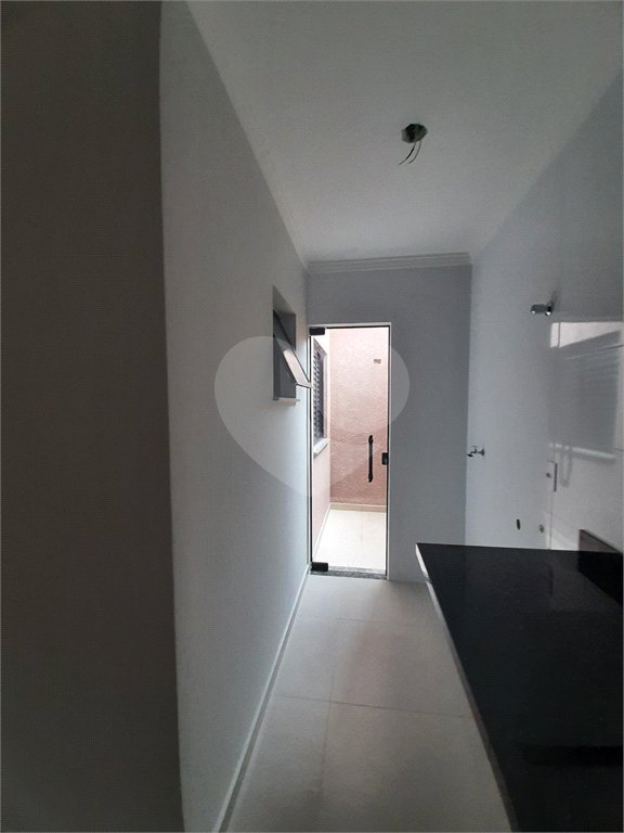 Apartamento com 37m2, 2 quartos, banheiro, sala, cozinha, quintal e SEM vaga de garagem
