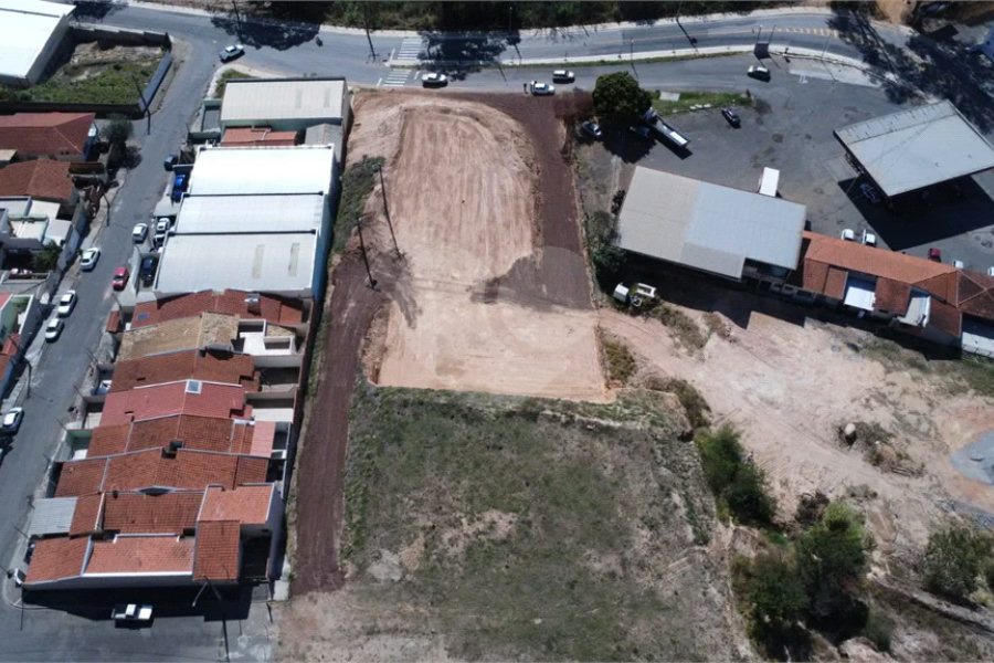 Terreno Amplo com 6.265m² e Acesso por Dois Níveis – Ótima Localização!