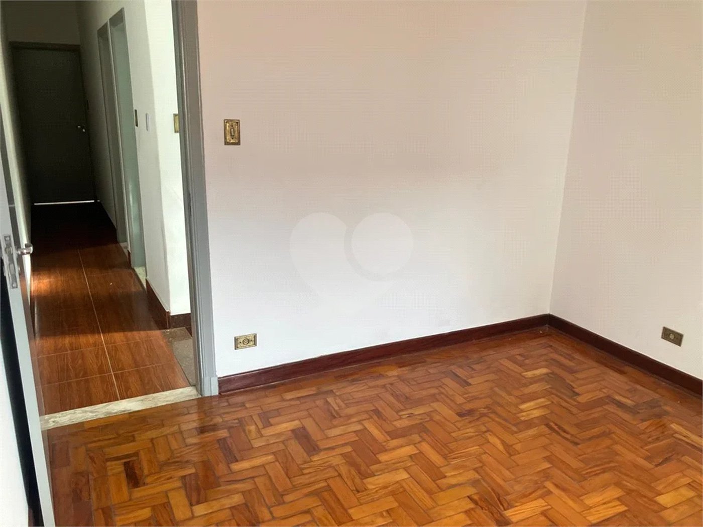 SOBRADO 3 QUARTOS 5 VAGAS DE GARAGEM PARADA INGLESA - ZN