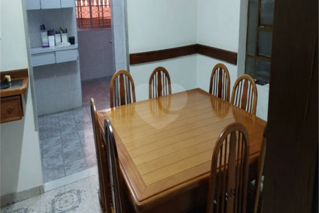 Casa com dois pavimentos na Barra Funda: