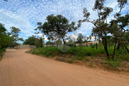 Terreno com 3.075,00 m² de área total.
