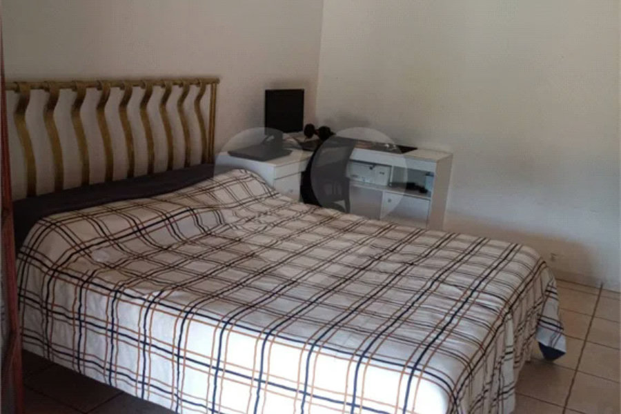 Chácara à venda. Ampla área de lazer. Aceita permuta com apartamento na praia