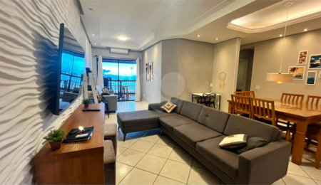 Apartamento à venda com 2 quartos, sendo 1 suíte,  em Boraceia, Bertioga, SP