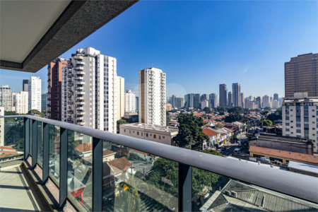 Itaim ! Studio ,muito bem localizado ! vaga de garagem !
