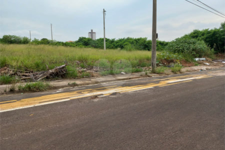 Terreno plano com 163,56 m² de área total