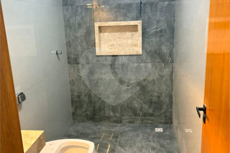 Casa no Conjunto Habitacional Dom Constantino á venda.