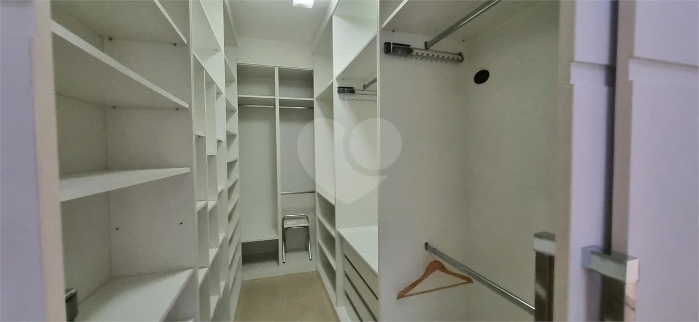 Lindo sobrado com 4 suites e piscina à venda, 365m², por R$ 2.450.000,00 no condomínio Villa Suiça, em Indaiatuba/SP.