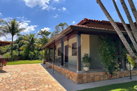 Casa para Venda ou Locação com opção de estar mobiliado no Condomínio Recanto Florido – Vinhedo/SP