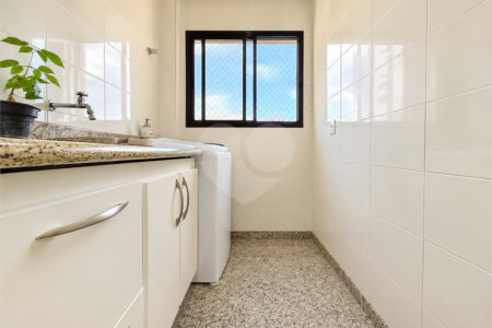 Apartamento de 184 m² em andar alto com 4 dormitórios e 3 vagas em Perdizes