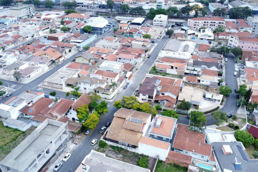 Terreno 300m² à Venda próximo ao centro á poucos metros da Avenida Champagnat