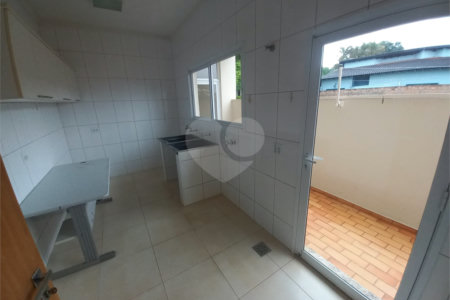 Excelente sobrado a venda no Condomínio Parque Sabará.