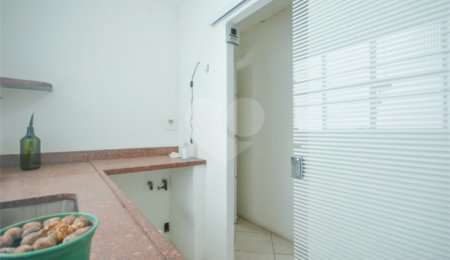 Casa à venda com 8 quartos em Vila Bertioga, São Paulo, SP