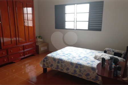 Sobrado à venda com 3 quartos em Jardim Bicão, São Carlos, SP