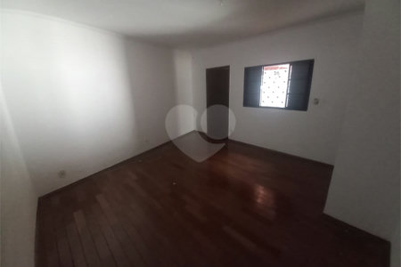 Casa térrea para venda ou locação no Parque Estancia Suíça.