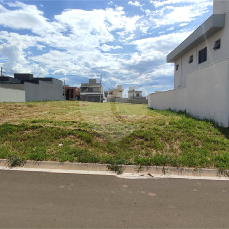 Lote à Venda em São Carlos, no Condomínio Villeneuve I