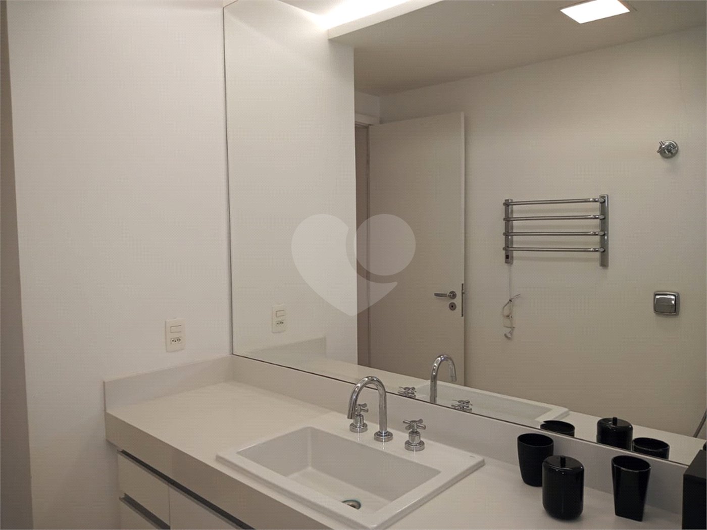Apartamento à venda com 3 quartos, sendo 1 suíte, em Higienópolis, São Paulo, SP
