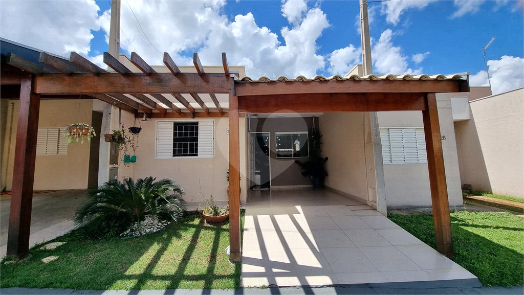 Casa no Condomínio Flamboyant II a venda .