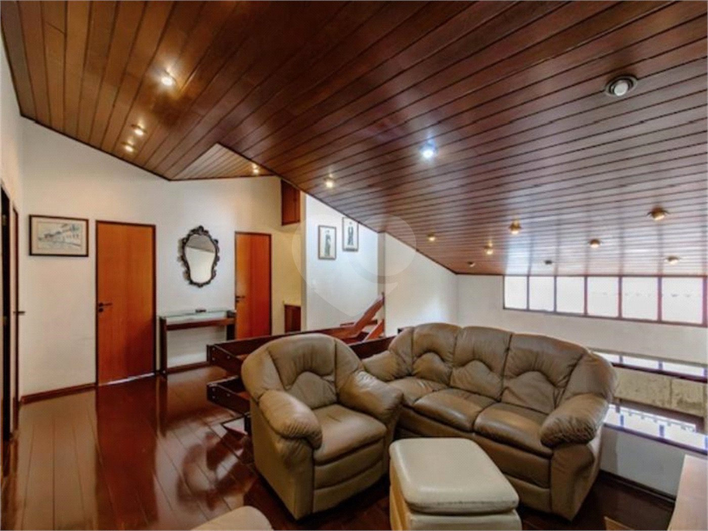 Casa para locação no Jardim da Saúde – São Paulo Imóvel amplo e elegante, com 360 m² de área construída em terreno de 400 m²
