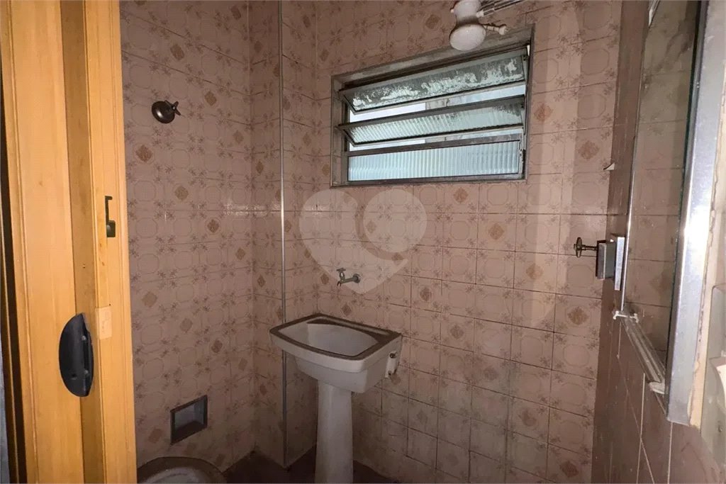 Kitnet Compacta na Liberdade – 33m² | Portaria 24h | Aceita Pets