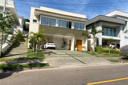 Linda casa Condomínio Santa Isabel I