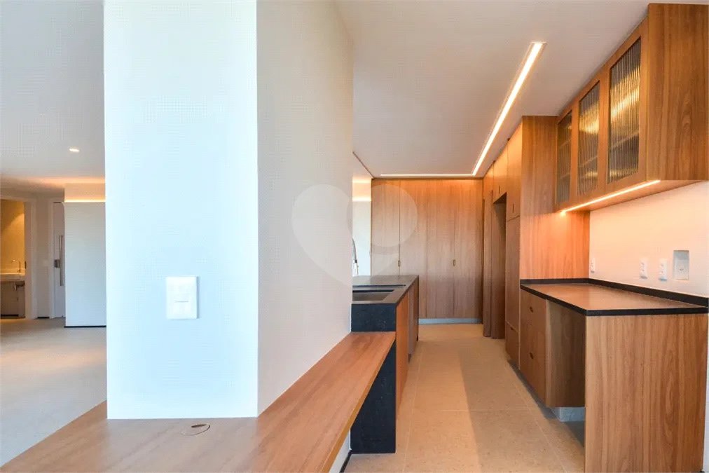 Apartamento para venda e locação em Pinheiros com 3 quartos, sendo 3 suítes, 178m²