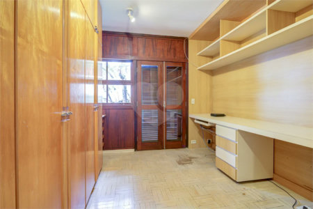 Sobrado à venda ou para alugar com 4 quartos, sendo 1 suíte, em Chácara Monte Alegre, São Paulo, SP